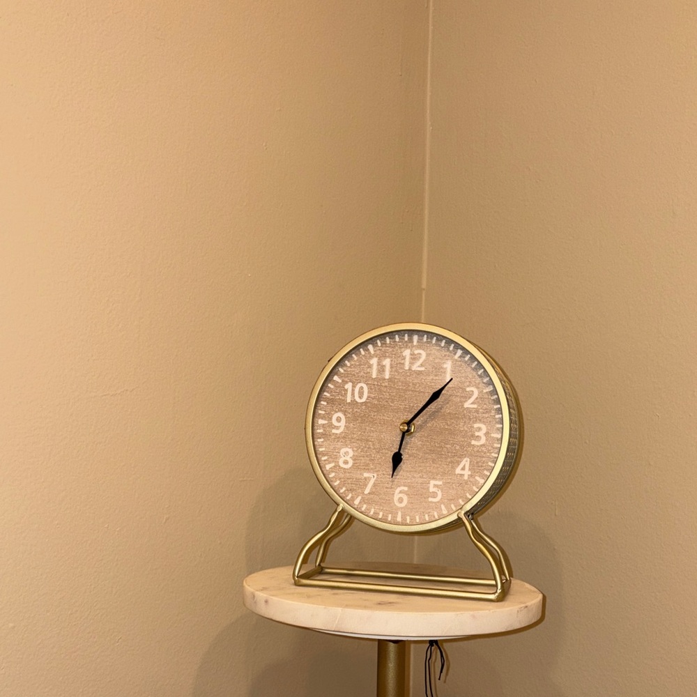 Home Interiors Gold Table Clock with Beige Dial